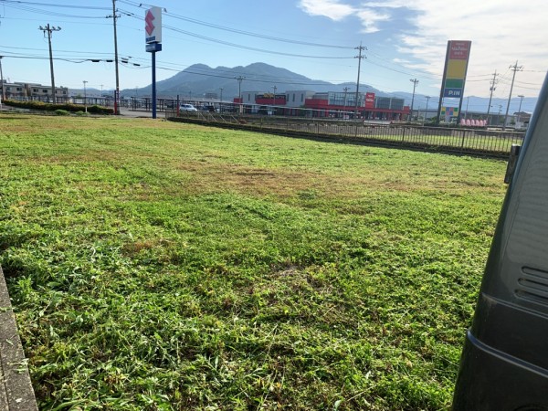 日の出とともに、車両置き場裏の草刈り作業(^^)vサムネイル